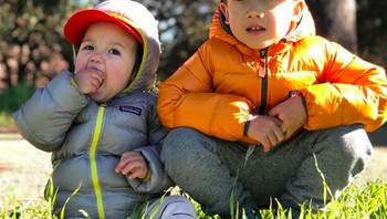 Mungkin saja, Chris ingin lebih banyak menghabiskan waktu dengan dua anaknya yang sedang lucu-lucunya. Ia takkan kekurangan uang. Facebook membayarnya tinggi, tercatat Cox punya saham Facebook senilai USD 62,6 juta. Foto: Facebook