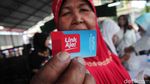 Senyum Bahagia Warga Depok Dapat Paket Sembako Murah