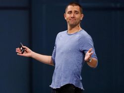 Bos Kesayangan Karyawan Facebook dan Istrinya yang Sederhana