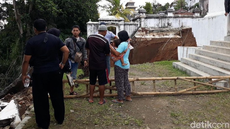 Makam raja-raja di Imogiri Bantul ambrol (Pradito Rida Pertana/detikcom) Makam raja-raja di Imogiri Bantul ambrol (Pradito Rida Pertana/detikcom)