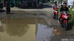 Di Depok Jalan Rusak Penuh Genangan Masih Ada Lho