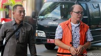 Tohonan bersama 37 anggota DPRD lainnya diduga menerima duit suap senilai Rp 300-350 juta per orang.