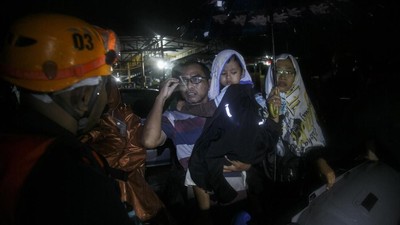 Warga Bantul Dievakuasi Akibat Banjir dan Tanah Longsor