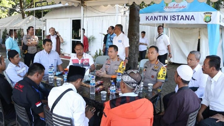 Dimediasi, Massa Demo dan Pertamina Patra Niaga Sepakat Bertemu Lagi Lusa Dimediasi, Massa Demo dan Pertamina Patra Niaga Sepakat Bertemu Lagi Lusa