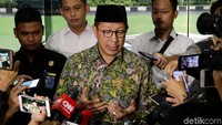 Lukman mengaku belum tahu barang apa saja yang dibawa tim penyidik KPK dari penggeledahan. KPK sebelumnya menyegel sejumlah ruangan termasuk ruang Sekjen Kemenag Nur Kholis Setiawan.