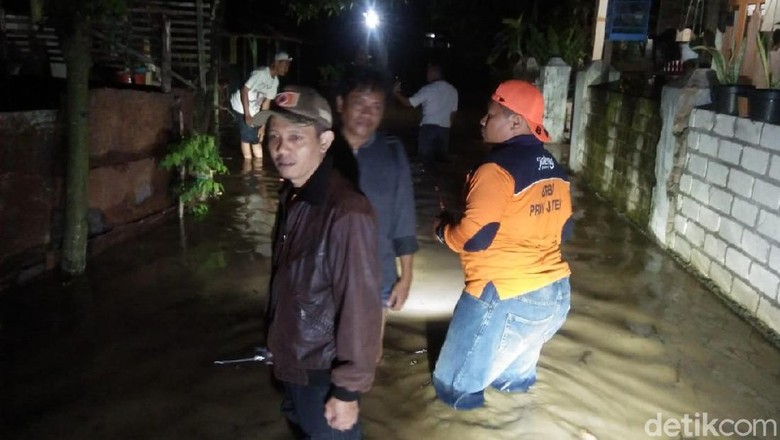 Diguyur Hujan Deras, 5 Desa di Rembang Terendam Banjir Diguyur Hujan Deras, 5 Desa di Rembang Terendam Banjir
