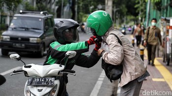 Meski begitu, para pengemudi ojek maupun taksi online ini menyadari bahwa imbauan tersebut dilakukan guna mencegah penyebaran virus corona dan melindungi masyarakat. Pradita Utama/Dok. Detikcom.