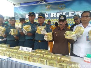 TNI AL Tangkap 4 Kurir di Lhokseumawe, 50 Kg Sabu dan Pistol Disita