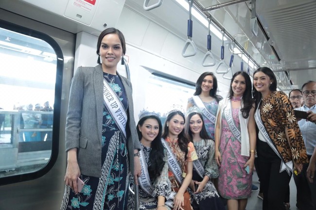 Kita semua bangga dan senang dengan hasil pembangunan oleh pemerintah kita saat ini. Namun, keberhasilan ini harus kita jaga dan pelihara bersama sama. Jangan merusak, mencorat-coret, membuang sampah sembarangan. Patuhi tata tertib ketika menggunkan MRT untuk keselamatan, kenyamanan bersama, kata Puteri Indonesia 2019 Frederika Alexis Cull dalam siaran pers YPI kepada Wolipop.  Foto: Dok. Yayasan Puteri Indonesia