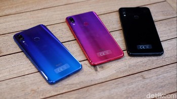Selain itu ada warna Space Black dan Neptune Blue. Foto: Adi Fida Rahman/detikINET