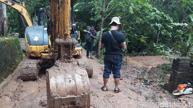 Suasana di sekitar lokasi longsor, Kecamatan Imogiri, Bantul. 