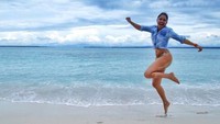 Meski sempat berbalas pesan nakal, hubungan Alexandra dan CR7 tidak berlanjut. Kini, model seksi ini eksis di Instagram dan kerap liburan ke pantai. (Instagram/@alexandramendezof)