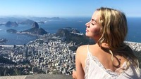Menikmati Rio de Janeiro dari ketinggian. (ana_d_armas/Instagram)