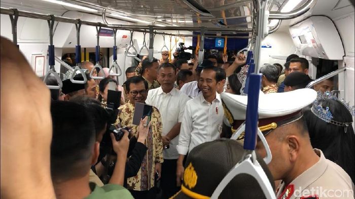 Jokowi Jajal MRT Jakarta/Foto: Ray Jordan/detikcom Jokowi Jajal MRT Jakarta/Foto: Ray Jordan/detikcom