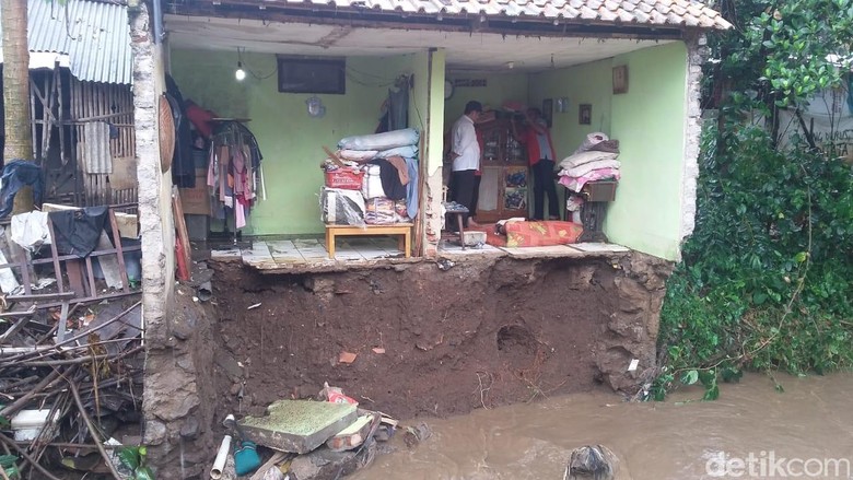 Satu Rumah  Rusak Akibat Banjir Bandang di Ujungberung Bandung 