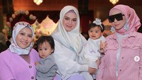 Tampak beberapa kerabat dekat dan keluarga Siti juga turut hadir. Dok. Instagram/ctdk