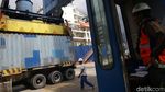 Aktivitas Bongkar Muat di Pelabuhan Tanjung Priok