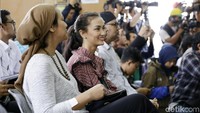 Atiqah tampak bersemangat kala menghadiri sidang sang bunda tersebut. Pool/Palevi S/detikFoto.
