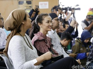 Atiqah Hasiholan Absen Temani Ratna Sarumpaet Jalani Sidang, Kenapa?