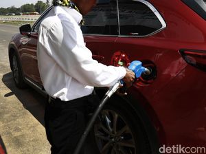 Berita Populer: Isi Bensin Tak Usah Goyang Mobil, Gojek Pakai Motor Listrik