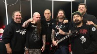 Ia bersama band barunya, melakukan tur di Australia dan juga New Zealand. Dok. Instagram/philiphanselmo