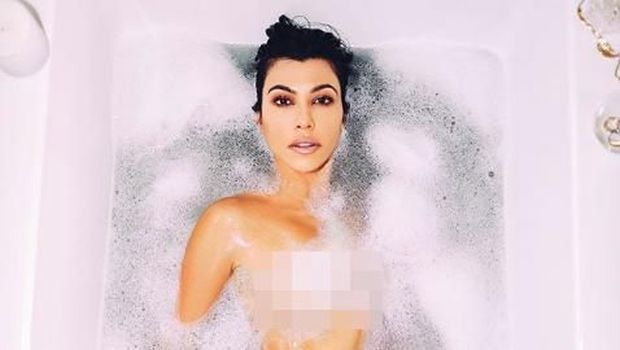 Kourtney Kardashian Foto Tanpa Busana, Habiskan Biaya Rp 8,4 Juta