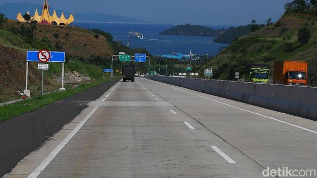 Tol exit menuju pelabuhan Bakauheni, cukup Instagramable