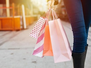 Wanita Ini Donorkan Plasma Darah 2 Kali Seminggu Agar Bisa Shopping