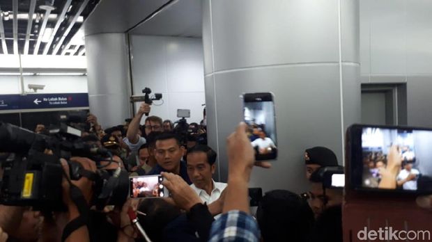 Jokowi Jajal MRT Jakarta Ditemani Anies hingga Sri Mulyani