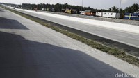 Satu hal yang kurang dari ruas tol Bakter ini adalah belum selesainya konstruksi rest area sepanjang jalan tol tersebut. Meski begitu, Kepala Cabang Ruas Bakaheuni-Terbanggi Besar, Hanung Hanindito mengatakan bahwa pihaknya telah menyiapkan rest area temporer atau darurat di 3 titik sepanjang 140 km itu.