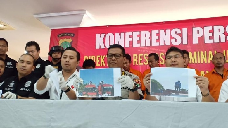 Motif Pelaku Bajak Mobil Pertamina ke Depan Istana Versi Polisi Motif Pelaku Bajak Mobil Pertamina ke Depan Istana Versi Polisi