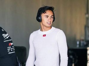 Pembalap Berdarah Indonesia Luis Leeds Menangi Balap Formula 4 GP Australia