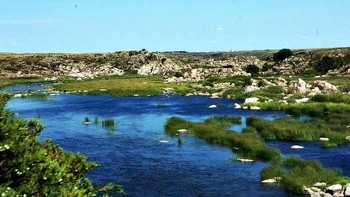 7. Kawah Kara: Terletak di Nenetsia, Rusia, kawah Kara adalah dampak dari hantaman asteroid dahsyat sekitar 70,3 juta tahun lampau. Saat ini, kawah itu sudah sangat terkena dampak erosi. Foto: istimewa