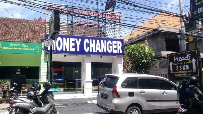 Money changer di Benoa, Kuta Selatan, Bali disatroni maling.