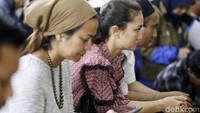 Usai sidang, Atiqah pun mengatakan dirinya kecewa dengan putusan hakim. Pool/Palevi S/detikFoto.