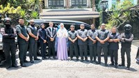 Siti pun mengucapkan terimakasih kepada para bodyguards yang menjaganya kala konser. Dok. Instagram/ctdk