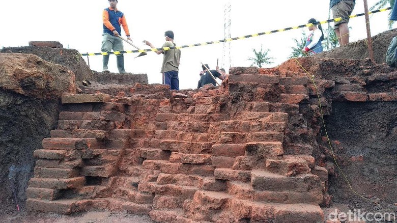 Selain Gapura, Ditemukan Juga Altar di Situs Tol Pandaan-Malang Selain Gapura, Ditemukan Juga Altar di Situs Tol Pandaan-Malang
