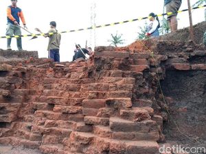 Situs di Tol Pandaan-Malang Menghadap Ke Persemayaman Para Dewa