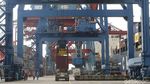 Aktivitas Bongkar Muat di Pelabuhan Tanjung Priok