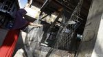 Aktivitas Emak-emak Pulau Messah Merajut Jaring Ikan