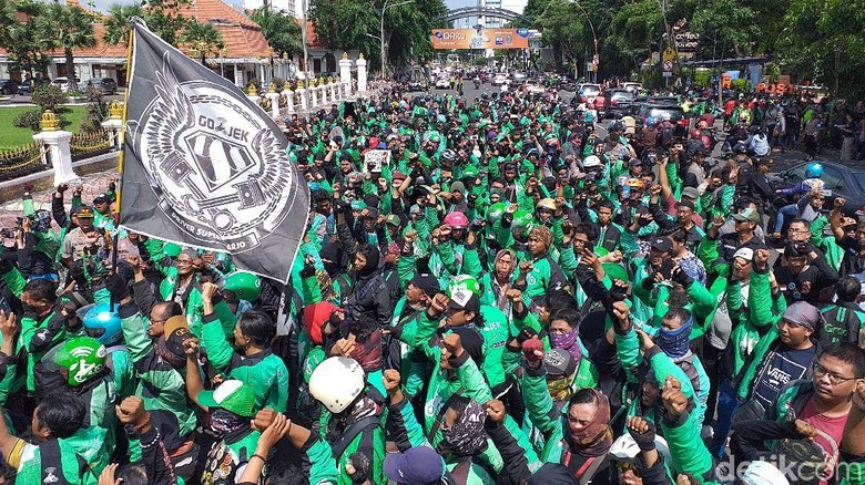 Datang ke Grahadi, Ojek Online Audiensi dengan Aplikator dan Pemprov Datang ke Grahadi, Ojek Online Audiensi dengan Aplikator dan Pemprov