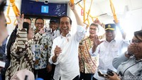 Beberapa pejabat yang mendampingi Jokowi, antara lain Menteri Perhubungan Budi Karya Sumadi, Menteri PPN/Kepala Bappenas Bambang Brodjonegoro, Menko Perekonomian Darmin Nasution, Menteri PUPR Basuki Hadimuljono.