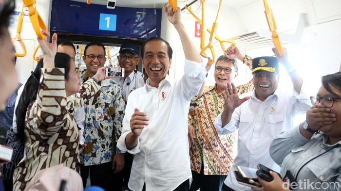 Jokowi Jajal MRT Jakarta/Foto: Rengga Sancaya Jokowi Jajal MRT Jakarta/Foto: Rengga Sancaya