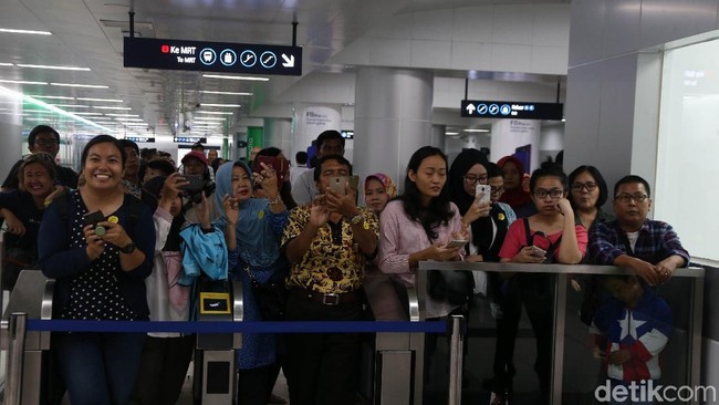 Pengin Naik MRT? Beli Kartunya 25 Maret Harga Mulai Rp 15.000