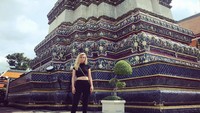 Ana pernah berkunjung ke Wat Pho di Thailand. (ana_d_armas/Instagram)