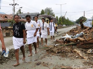 Diare dan ISPA Ancam Pengungsi Banjir Bandang di Sentani