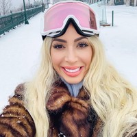 OMG, ini adalah tiruan Kourtney Kardashian yang paling norak, kritik netizen lainnya. Foto: Instagram @farrah__abraham