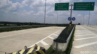 Peresmian dipusatkan di Gerbang Tol Simpang Pematang KM 240, Desa Mulya Agung, Kecamatan Simpang Pematang, Kabupaten Mesuji, Provinsi Lampung. Dikhy Sasra/detikcom.