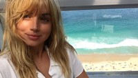 Di sela kesibukannya sebagai artis, dia juga traveling. (ana_d_armas/Instagram)