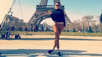 Saat liburan ke Paris, Prancis. (ana_d_armas/Instagram)